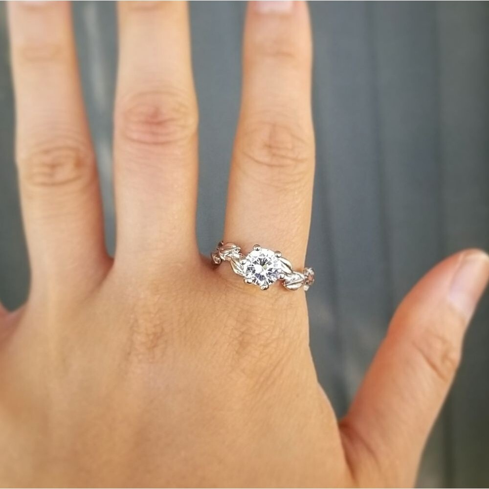 💎NEW💎 OLIVE LEAF BAND SIMULATED DIAMOND RING - Picture 7 of 8